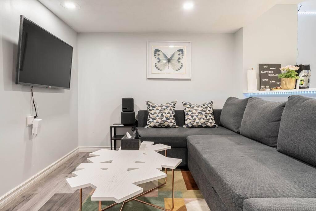Cozy Nest Basement Unit Appartement Hamilton Buitenkant foto