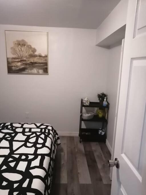 Cozy Nest Basement Unit Appartement Hamilton Buitenkant foto