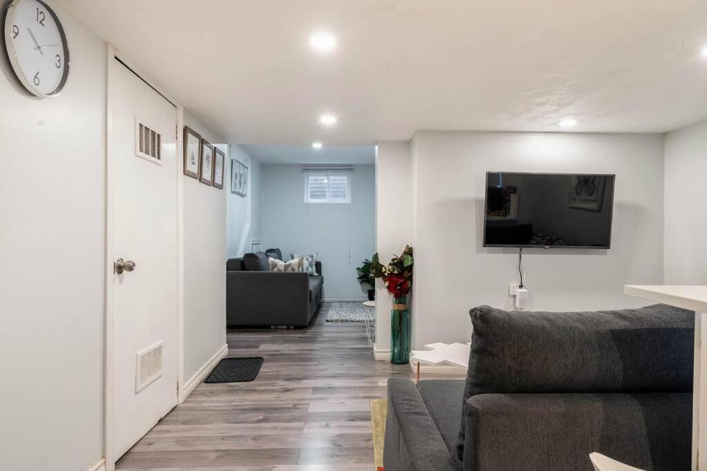 Cozy Nest Basement Unit Appartement Hamilton Buitenkant foto